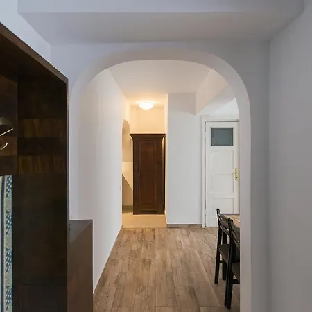 Downtown Library Apartament Bukareszt